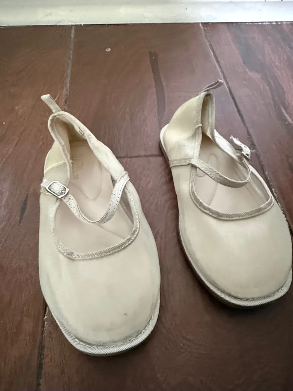 Zara Cream Girls Mary Jane Flats with Buckle Strap - Picture 2 of 6